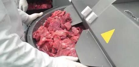 火腿肠到底干不干净?看完火腿肠整个生产过程,你还敢吃吗?