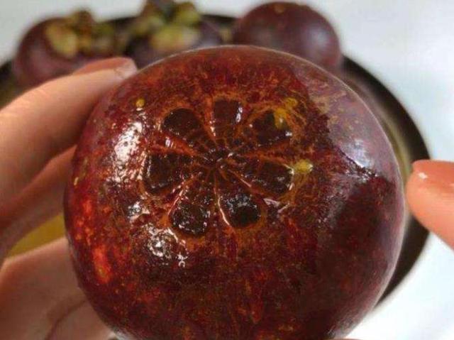 买山竹时,看准这1个地方,皮薄果肉多,还没有核,又甜又好吃