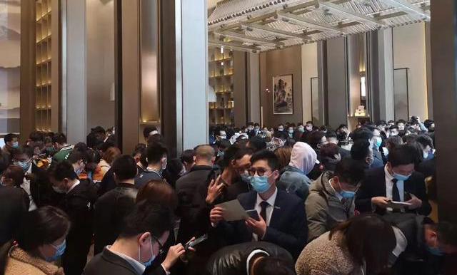 房子供大于求,房价为何“死撑”不降?曹德旺直言不讳说出了真相