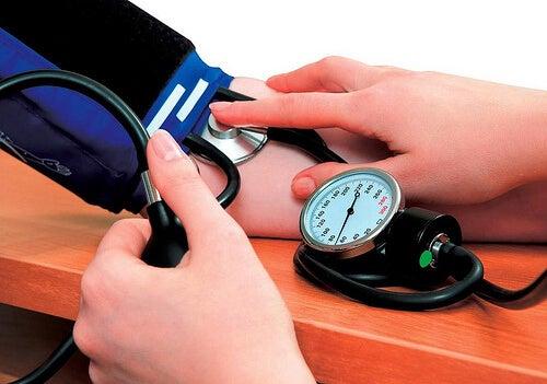 各年龄段血压标准是多少?5类人易患高血压,降压6守则守护健康
