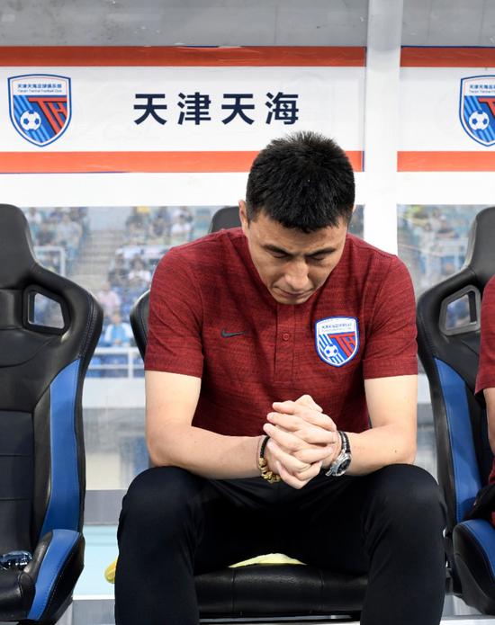 2019赛季,李玮锋临时救火,带领天津天海艰难保级。新华社图片