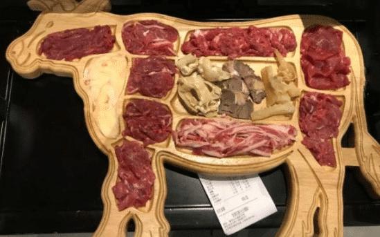 同事加薪请吃饭,吃了“一整头牛”,结账时反复问:确定没搞错?