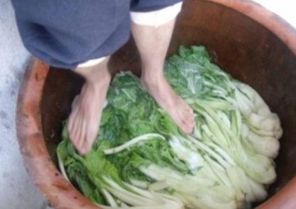 用脚踩出来的3种“美食”,基本都吃过,网友:或许脚比手干净