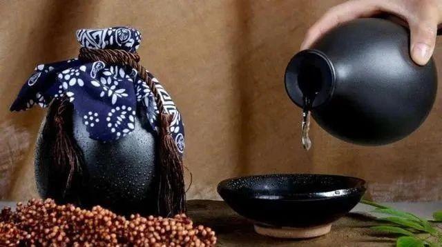 中国涌现3种“不上进”白酒,包装40年从变样,品酒师:实在极品