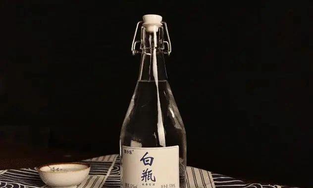 中国涌现3种“不上进”白酒,包装40年从变样,品酒师:实在极品