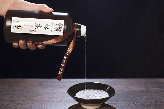 中国涌现3种“不上进”白酒,包装40年从变样,品酒师:实在极品