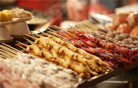 韩国人来中国直言:这道下酒菜有毒,吃到撑都停不下来嘴