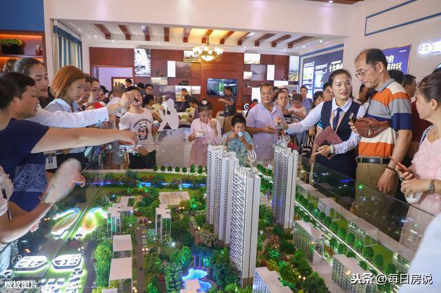 2个消息触动楼市,房价还涨得动吗?北大教授:房地产不存在泡沫