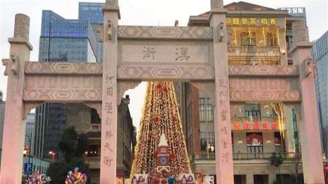 中国“最美”火车站，建造花费140亿，连外国人都称奇