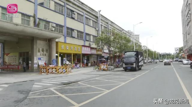 新闻追踪|宝龙交警严厉查处曝光路段违停车辆