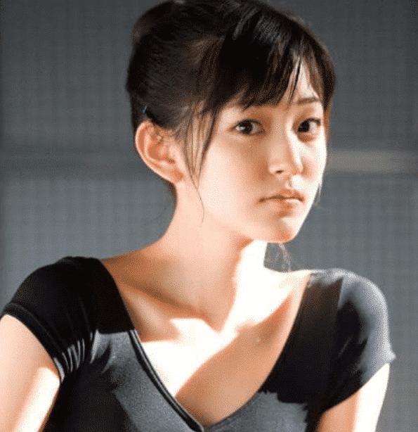 为什么日本女孩的腿,大部分都是弯的?日本人:中国人干的好事!