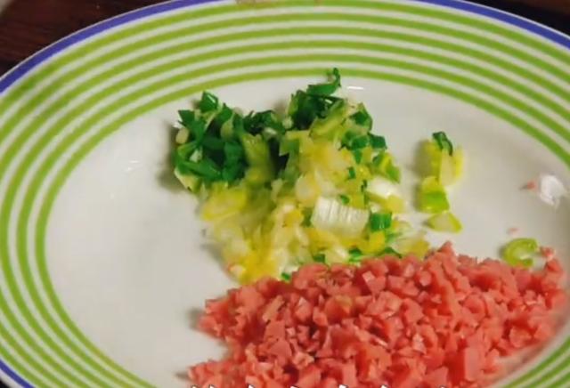 早上没时间做饭,学会这种鸡蛋饼,只需10分钟解决全家早餐