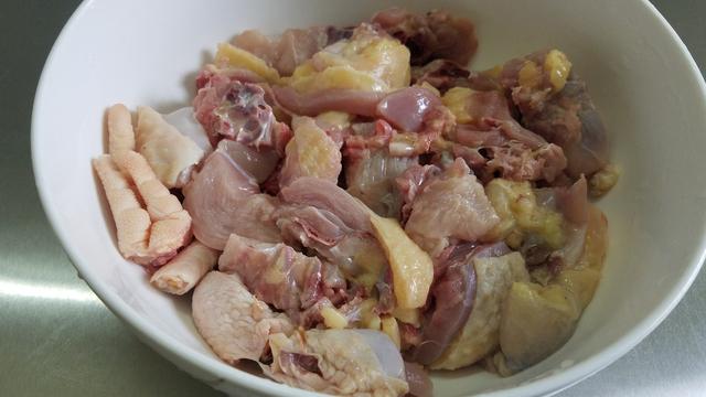鸡肉不要炒着吃,教你一道广东南乳蒸鸡,简单美味,太香了