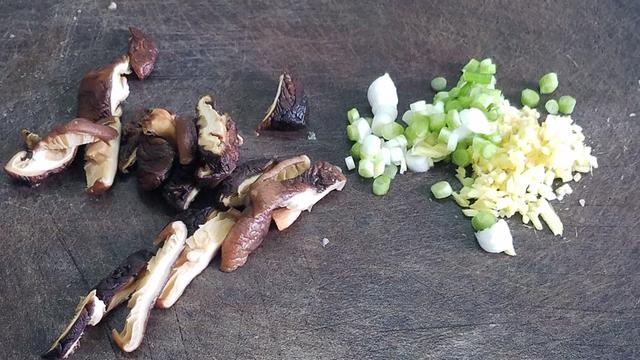鸡肉不要炒着吃,教你一道广东南乳蒸鸡,简单美味,太香了