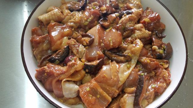 鸡肉不要炒着吃,教你一道广东南乳蒸鸡,简单美味,太香了
