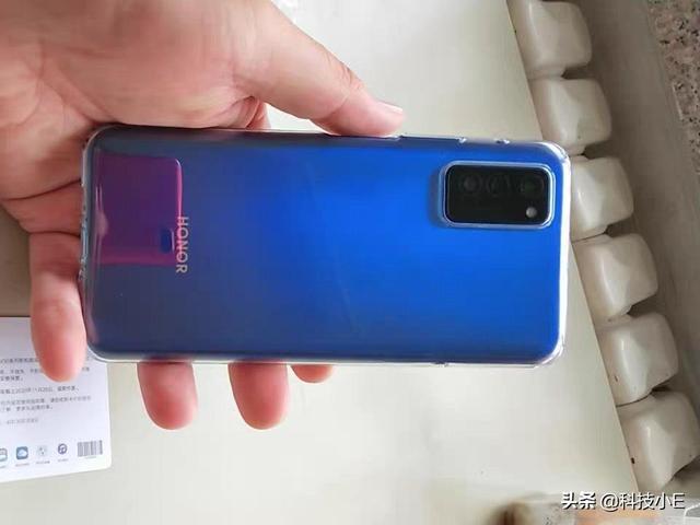 双模5G+4200大电池+40W快充,华为麒麟990手机,发布半年跌至2499