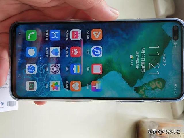 双模5G+4200大电池+40W快充,华为麒麟990手机,发布半年跌至2499