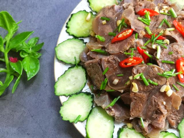 花椒牛腱拌黄瓜,饭店里一盘68元,自己做只要38元,步骤全教给你