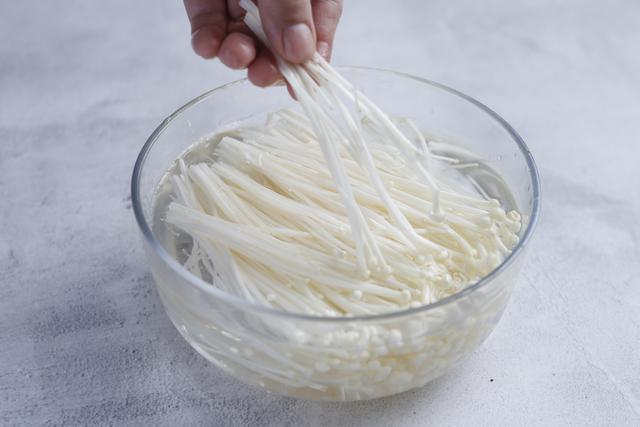 玉子豆腐和它一起煮,口感嫩滑,酸甜可口,太有食欲了