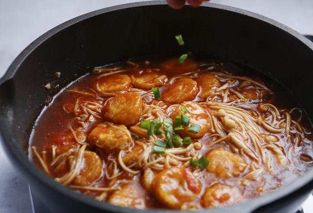 玉子豆腐和它一起煮,口感嫩滑,酸甜可口,太有食欲了