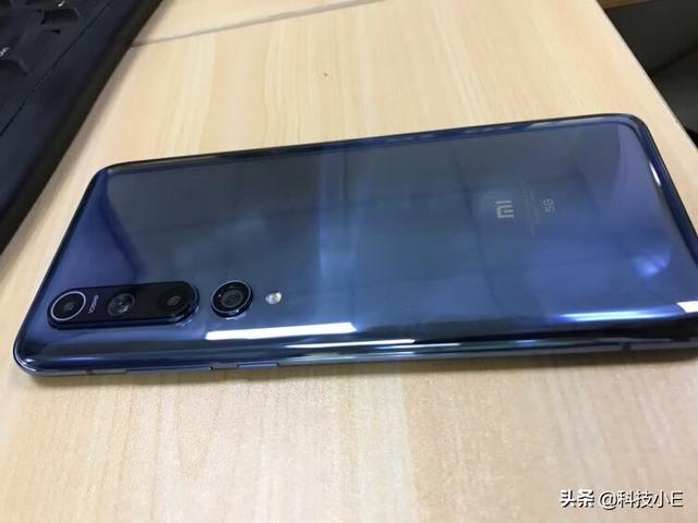 雷军亮剑,256GB+1亿像素+大电池,小米10直降300元,销量暴增