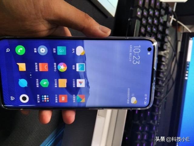 雷军亮剑,256GB+1亿像素+大电池,小米10直降300元,销量暴增