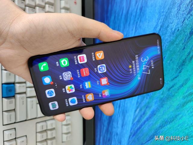 比荣耀30S更香,真全面屏+麒麟820+IMX600主摄,5G新机仅1899元