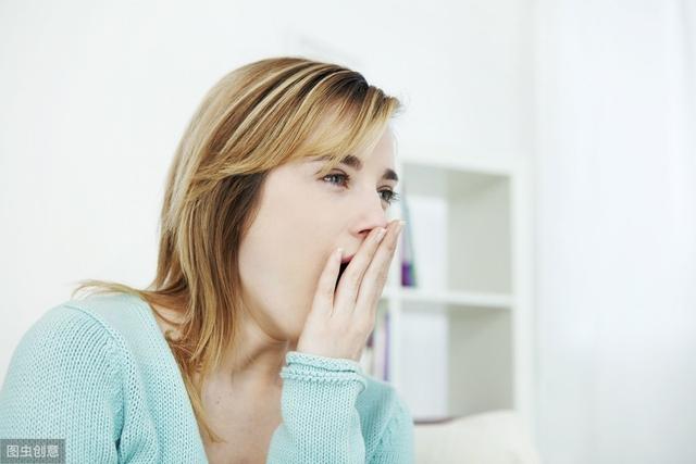 手上总莫名有“小水泡”?医生:千万别挠!或是身体一处出现问题