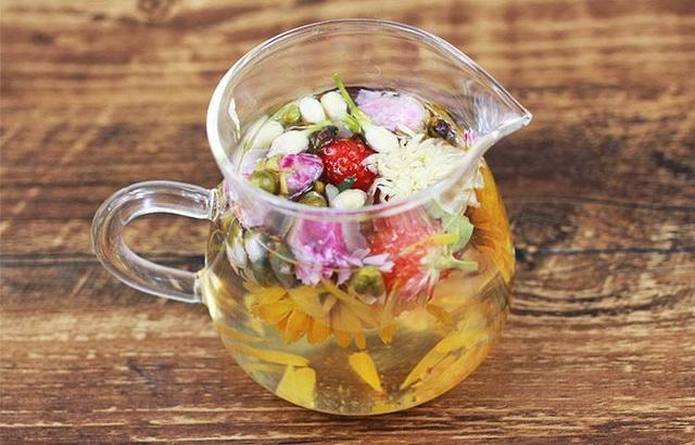 夏天适合喝什么花茶?这五种花茶清热去火解暑气,简直居家必备