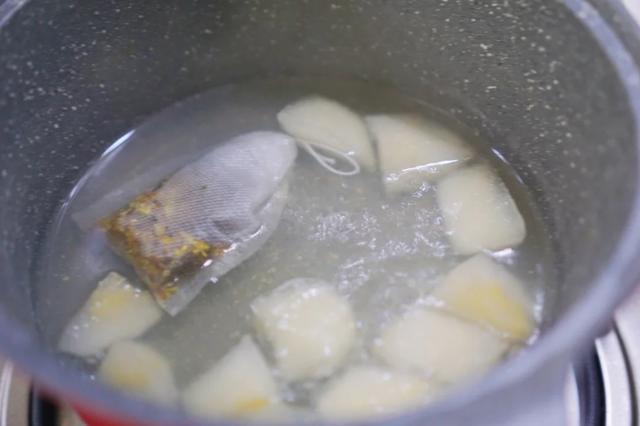 夏天适合喝什么花茶?这五种花茶清热去火解暑气,简直居家必备