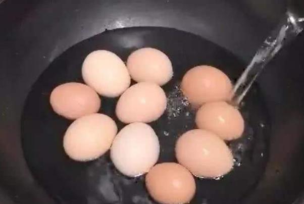 煮鸡蛋的错误煮法,很多人都煮成了毒鸡蛋,还有人当成补品