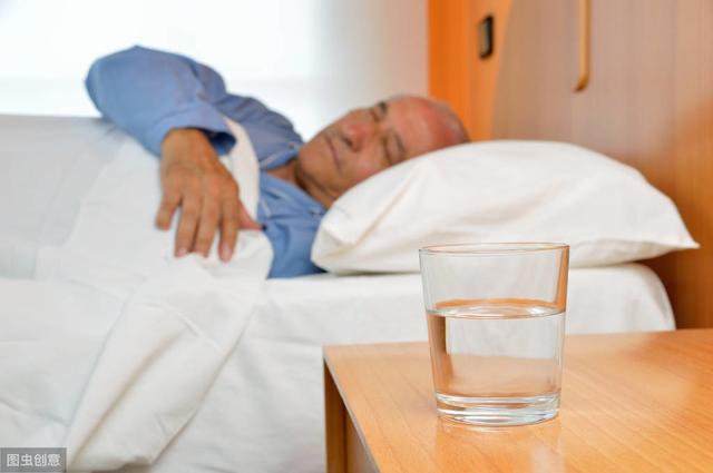 尿酸高，睡眠先知！睡觉时若有4个“异常”，暗示尿酸已经超标