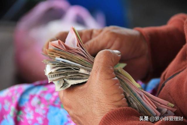 退休老人有50万存款,该如何理财,既能保本又能跑赢通胀?
