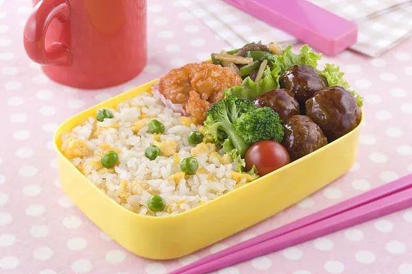 隔夜饭菜会致癌?带饭上班教你如何吃得更健康→