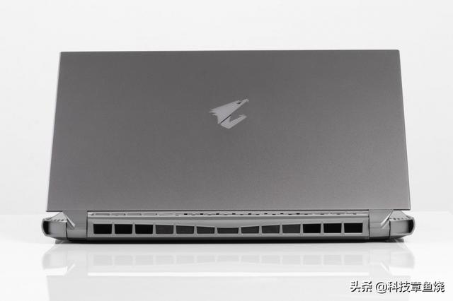 8核十代酷睿 大屏游戏本会更爽么 技嘉AORUS 17G XB评测