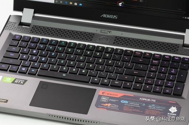 8核十代酷睿 大屏游戏本会更爽么 技嘉AORUS 17G XB评测