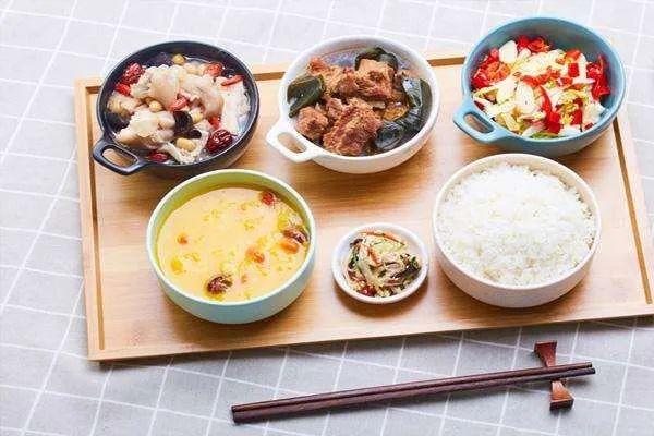 肉类脂肪不是人体必需脂肪,不需要天天吃,但这两类人除外
