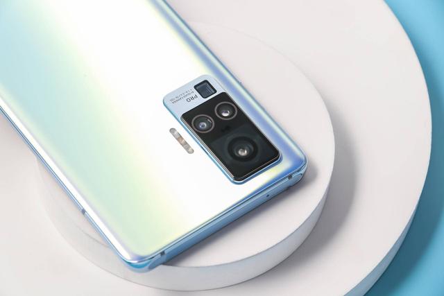 久违的轻薄感!在别让手机负重感影响到,vivo X50 Pro上手
