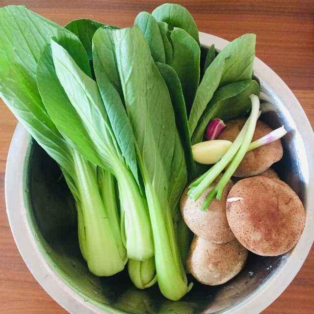 有的女孩子发质差吃什么最好呢?