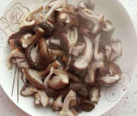 有的女孩子发质差吃什么最好呢?