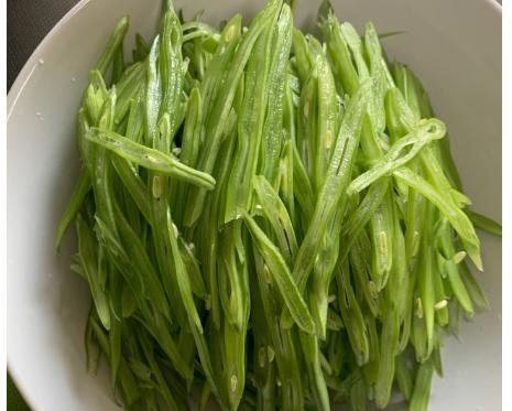 天热此菜应经常吃,既消暑又清口,3块钱就能炒1盘
