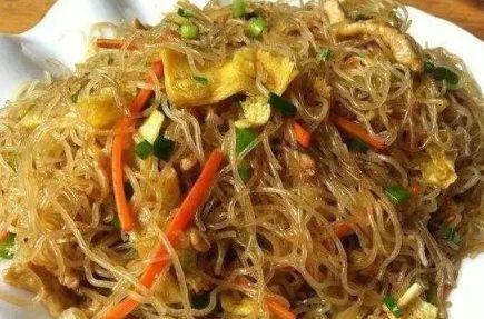 炒粉条总爱粘锅,教你一招,炒出来的粉条入味劲道,还不粘锅