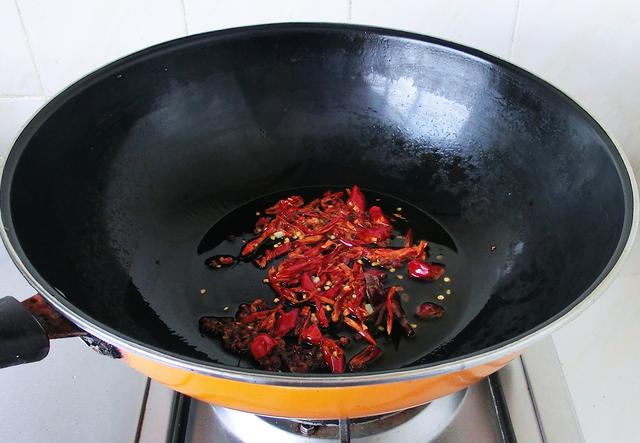 水煮肉片要软嫩,肉片这样处理才对,掌握3个技巧,味道比饭店好