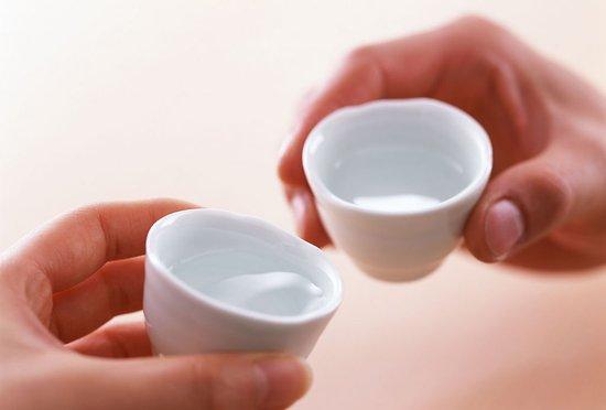 每天喝一二两酒,与喝半斤八两才过瘾的人,谁身体受到的伤害大?
