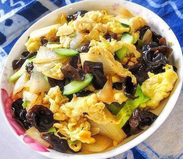 美味家常菜凉拌爽脆木耳,简单下饭,爆炒麻辣鸡让人食欲大开
