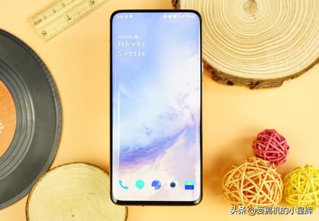 骁龙865+2K屏+IP68防水+120Hz刷新率,国产顶级机皇跳水600元