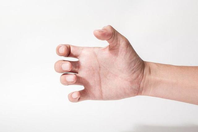 肺好不好,看手就知道?若手上没有3个表现,说明肺部比较健康