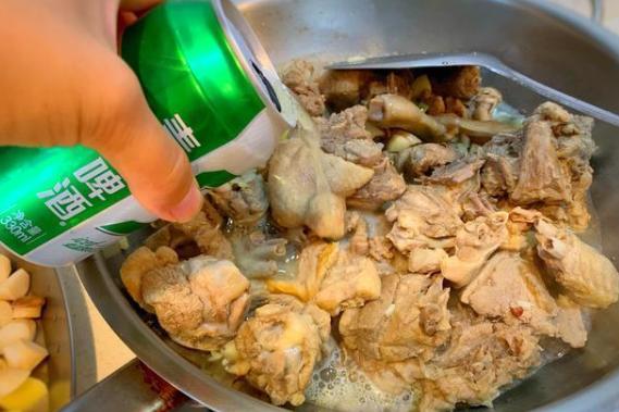 夏天来上一道啤酒鸭,保证你食欲得到满足,还能养生