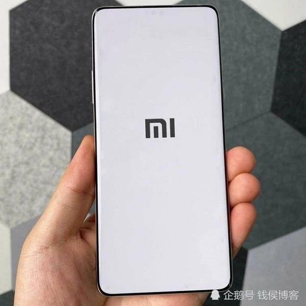 环绕屏,1.5亿像素的镜头,100W的超级快充,小米MIX4都给你