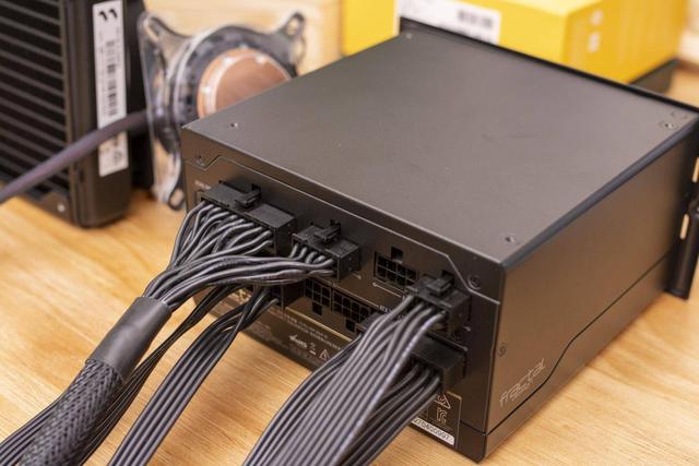 Define 7 Compact机箱上市,分形工艺机电散三剑客装机评测